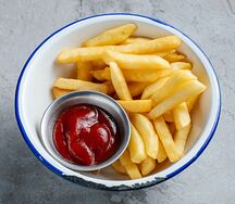 Картошка фри с кетчупом