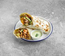 Шварма в лафе с кебабом из ягненка и соусом тахина