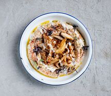 Хумус с кебабом из ягненка