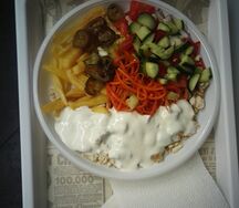 Шаверма с курицей в ланч-боксе