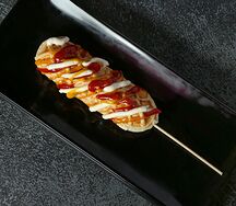 Корн-дог с сыром и колбаской