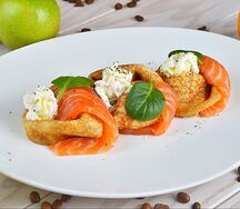 Блинчики с лососем и творожным сыром