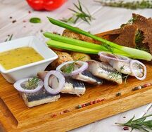 Атлантическая сельдь с печеным картофелем