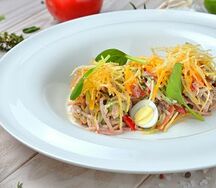 Мясной салат с овощами и картофелем пай