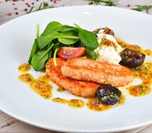Котлетки из лосося с моцареллой и грибами шиитаке