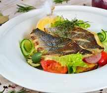 Филе дорадо с овощами и горчичным соусом
