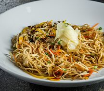 Лапша рамен с овощами