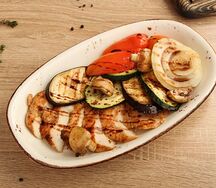 Куриное филе с овощами на гриле
