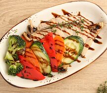 Куриное филе с овощами на пару