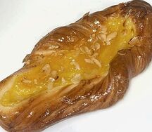 Слойка с персиковым джемом