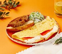 Омлет с лососем и сливочным сыром