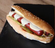 Хот-дог с охотничьими колбасками