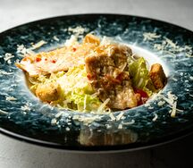 Цезарь с курицей