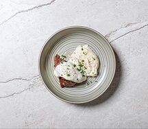 Говяжьи щечки с пюре из корня сельдерея