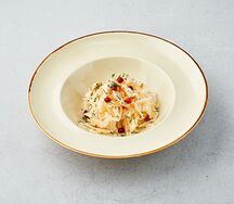 Салат с квашеной капустой и брусникой