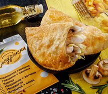Чебурек с курицей, сыром и зеленью