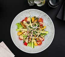 Теплый салат с курицей 