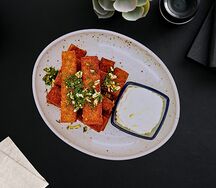 Чесночные гренки с соусом дорблю