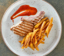 Свинина на косточке с гарниром