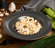 Удон с морепродуктами в сырно-сливочном соусе