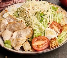 Салат Цезарь с курицей