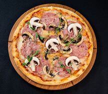 Пицца с ветчиной и грибами