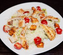Салат Цезарь с курицей