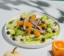 Салат с уткой и мандаринами в медово-горчичном соусе