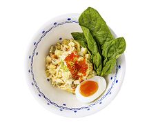 Оливье с крабом и красной икрой