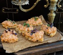 Тапасы с тартаром из лосося