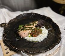 Куриная грудка в сливочно-соевом соусе с овощами