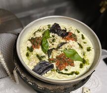 Паста с грудкой и соусом песто