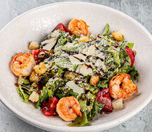 Салат Цезарь с креветками