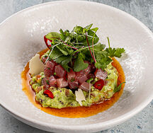 Тартар из тунца с гуакамоле