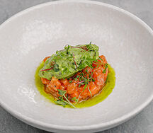 Тартар из лосося с гуакамоле