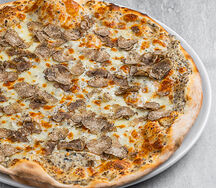 Пицца с рикоттой и черным трюфелем