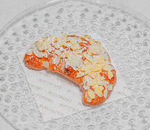 Круассан с миндалем