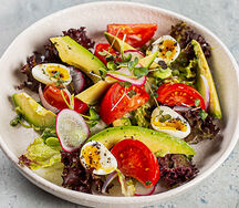 Салат с авокадо и помидорами