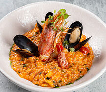 Ризотто с морепродуктами в томатном соусе