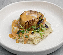 Говядина в перечном соусе с картофельным пюре