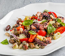 Салат с осьминогом