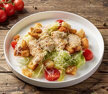 Салат Цезарь с курицей