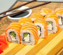 Роллы Филадельфия с луком