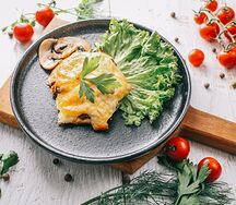 Грудка куриная с грибами и сыром