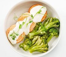 Биточки из форели с белым соусом
