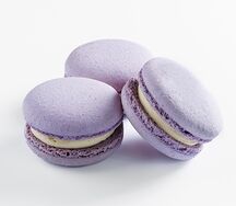 Macarons лаванда - смородина