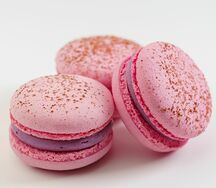 Macarons лесная ягода