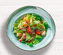Салат с индейкой и кунжутным соусом