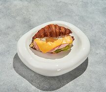 Круассан с ветчиной и сыром