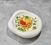 Драники из цукини с яйцом пашот и красной икрой